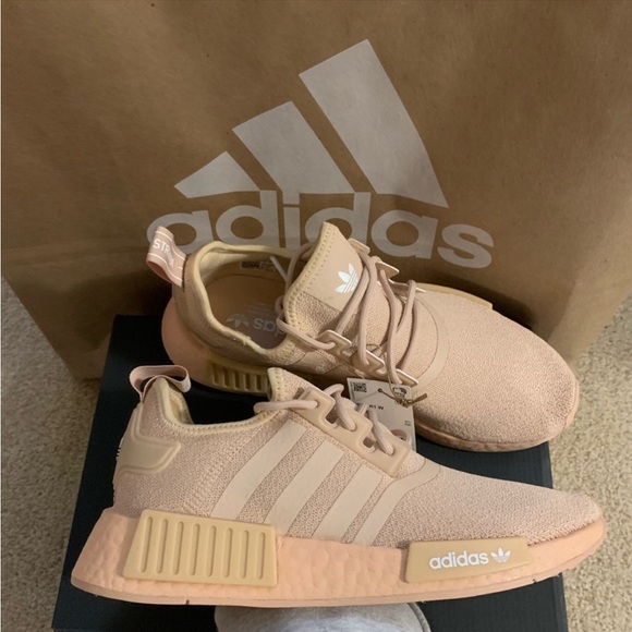 adidas NMD R1 Halo Blush - Picture 8 of 9